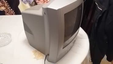 i̇şlənmiş tv jvc 32 dyum: Beko 14 inch rəngli televizor. Işlək vəziyyətdədir. Az istifadə — 3