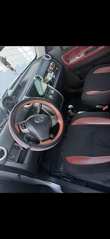 Great Wall Coolbear, gümüşü-boz rəngli kompakt krossover. Xarici: - — 3