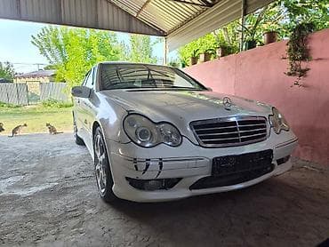 e 3 2: Mercedes-Benz C 230: 2.5 l | 2006 il Sedan — 10