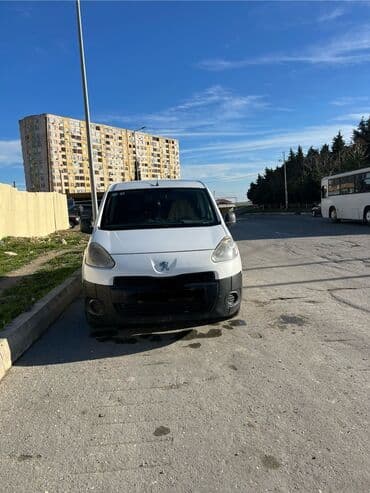 maşın nolatı: Peugeot Partner (ağ rəng, miniven/kombi tipli gövdə) Maror karopqa — 1