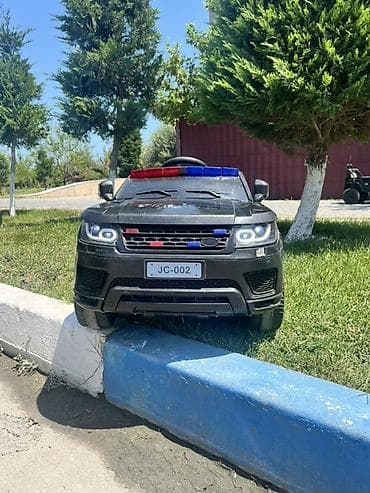 uşaq vannasi: Uşaq üçün elektrikli polis maşını - Korpus: qara-ağ rəngdə, “POLICE” — 1
