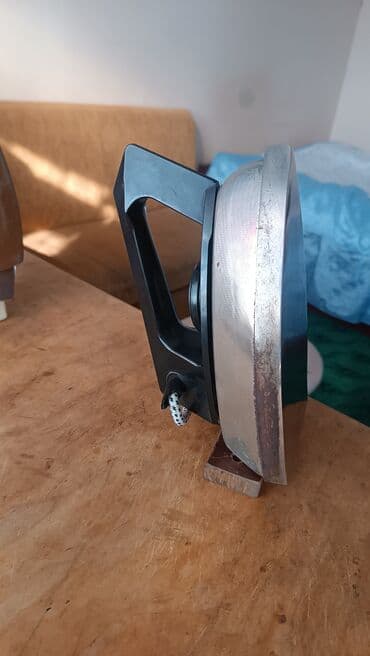 Техника для кухни: Elektrik ütüsü - Material: metal korpus, plastik sap - Aşağı hissə — 1