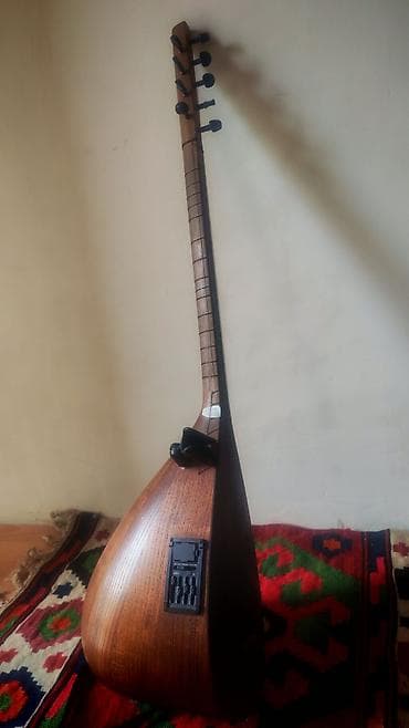 şur mikrafon: Elektro bağlama/saz – akustik-elektrik xalq çalğı aləti Sahib ustanın — 1