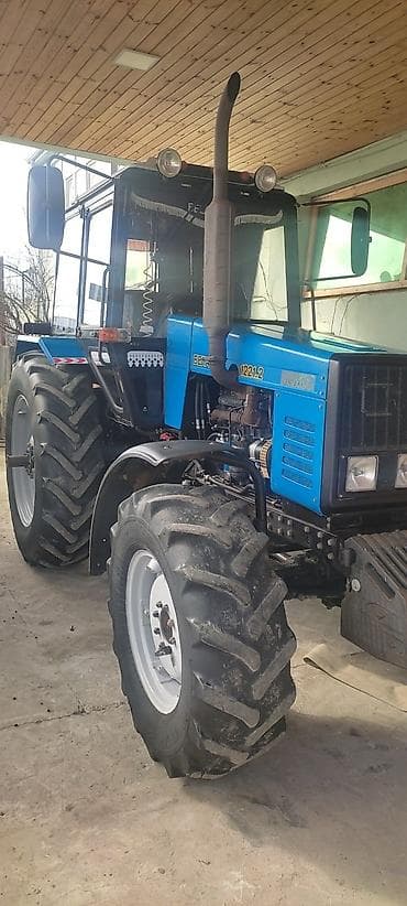 traktor yeni: Belarus 1221.2 traktor - 4x4 təkər formulu, ön dartı ilə - Güclü — 4