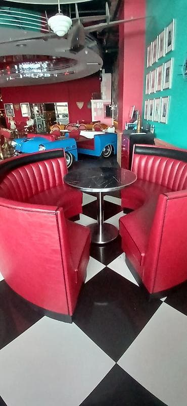 stul bar: Stullar ilə, Kvadrat masa — 8