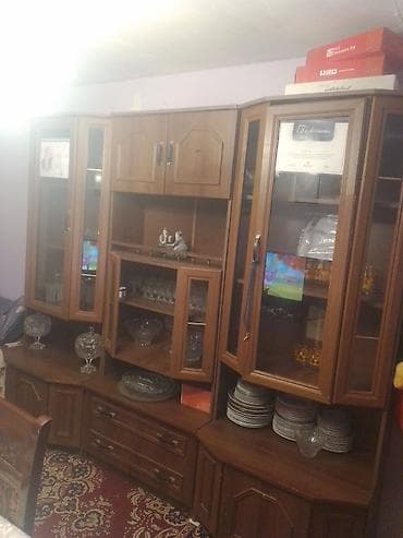 qonaq otagi destleri: Qonaq otağı üçün vitrinli divar mebeli - Material: ağac teksturalı — 3