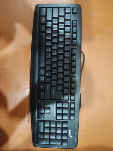 Клавиатура в нормальном состояние, клавиши все целы