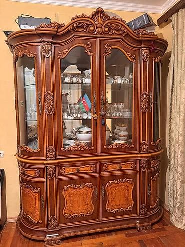 Klassik üslubda vitrin-bufet - Material: təbii ağac (korpus və