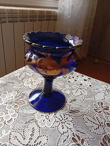 qənd qıran: Məhsul: Kobalt mavi şüşə piyalə/kasa (ayaqlı) Təsvir: - Dərin kobalt — 1