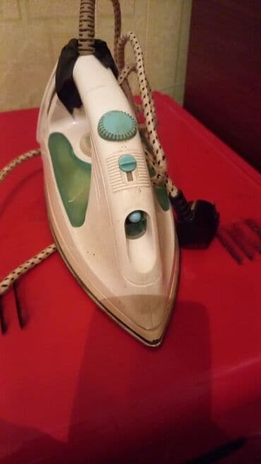 Buxarlı ütü - Su qabı olan buxarlı model: üst hissədə su doldurma lalafo.az -da Buxarlı ütü - Su qabı olan buxarlı model: üst hissədə su doldurma