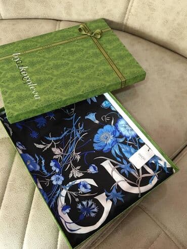 baş daşı qiymətləri: Brend şərflərin və yaylıqların replikası, qiymətlər 25 manatdan — 6