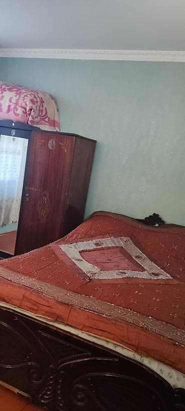 emircanda ev satisi: Kirayə verilir: 1 otaqlı kiçik mənzil (studiyaya bənzər plan) Təsvir — 1