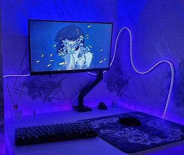 Hamsi satilir isiqlar ve masa xaric ve (pc yoxdur) v hecbiinin