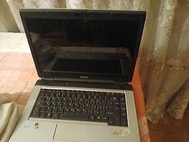 Toshiba noutbuk – Satellite seriyası - Ekran: təxmini 15" geniş ekran