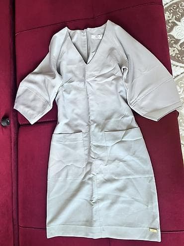 mini etek: Qadın paltarı – boz rəng. - Model: qısa, bədənə oturan kəsim, V — 1