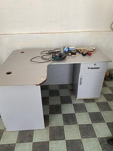 fırlanan kreslo: Ofis üçün L formalı iş masası və təkərli kreslo dəsti - Rəng: açıq — 3