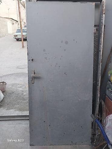 Metall qapı – boz rəngdə, komplektdə qapı yarpağı və metal qutusu — 1