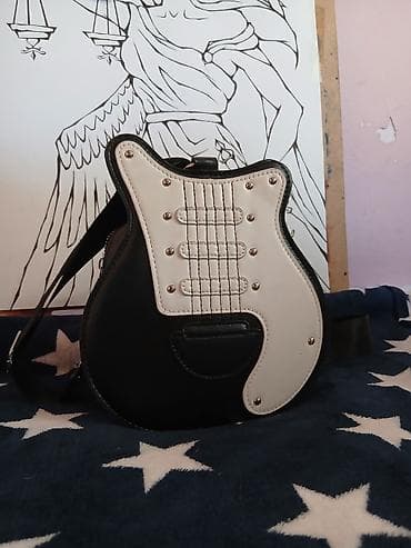 Gitara formalı çiyin çantası. Balaca və minimal çantadır günlük lalafo.az -da Gitara formalı çiyin çantası. Balaca və minimal çantadır günlük