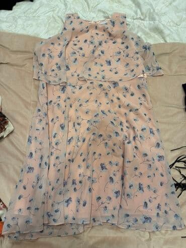 topik geyim: Qadın geyim dəsti – 4 fərqli don 1) Pudra rəngli, incə çiçək naxışlı — 1