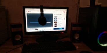 2 ədəd monitor: Başlıq: Salam hər vaxtınız xeyir, təcili masaüstü kompüter satılır — 1