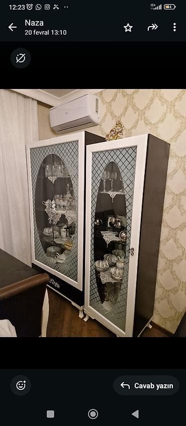 dehliz: İki qapılı vitrin dolabı dəsti - Dizayn: Klassik üslubda, qara bədən — 1