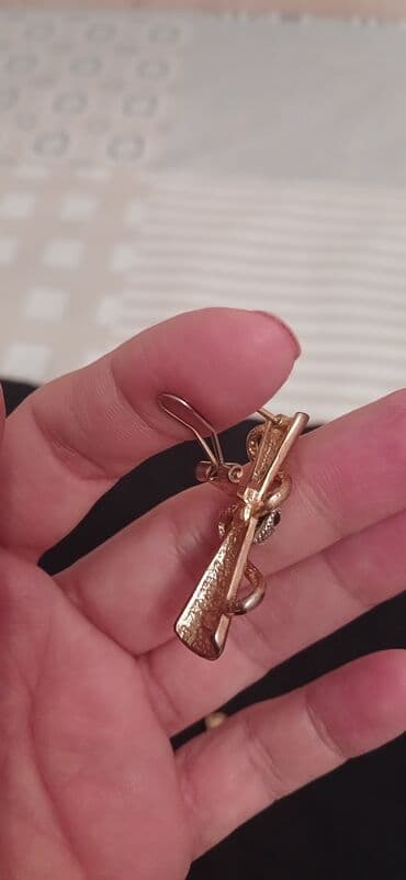 тап аз личные вещи: Zərgərlik: qadın sırğası - Rəng: qızılı tonlarda korpus, üzərində — 5