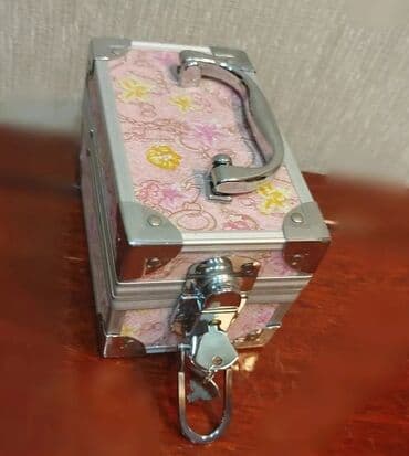 güzgü satışı: Mücrü qabı 2 əd mücrü(qızıl) qutu.Az İstifadə edilib. Yazılan qiymət — 1