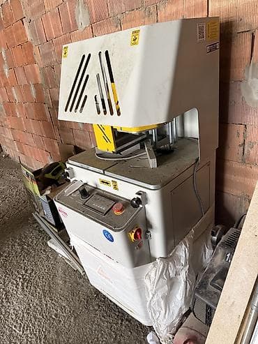 kunc kesen misar: Alüminium/profil emalı üçün avtomatik kəsmə dəzgahı Məhsul təsviri: - — 3