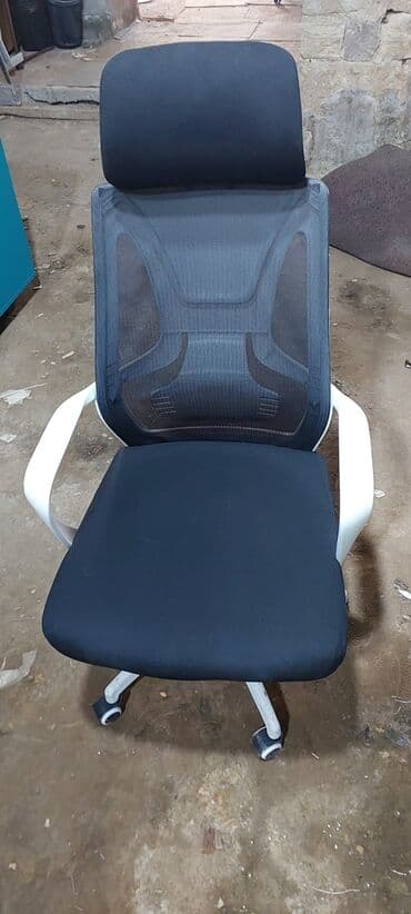 кресло для компьютера: С колесиками, Рукояти не регулируются, Ткань — 1