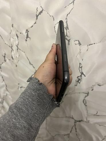 iphone 11 telefon: IPhone 11, Qara, Face ID — 3