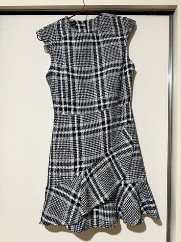 Cinslər: Qadın paltarı – qara‑ağ dama (plaid) naxışlı, astarlı qalın toxumalı — 3