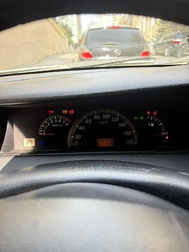 nissan versa: Nissan Teana, ağ rəngdə sedan Texniki xüsusiyyətlər: - Kuzov: sedan — 9