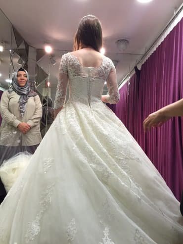 Toy paltarları: Gelinlik satilir. Turkiyeden Hasret moda evinden alinib. 2500 mamata — 2