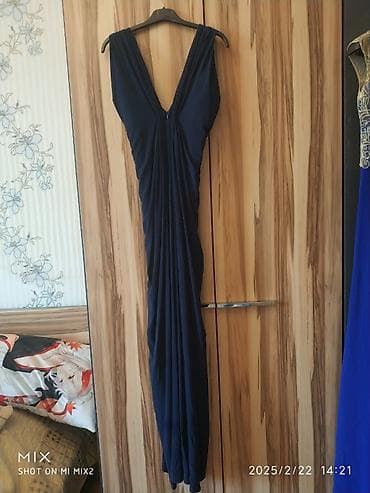 midi donlar: Tünd göy rəngli uzun gecə/ziyafət paltarı. 200 AZN-ə alınıb. 2 dəfə — 3