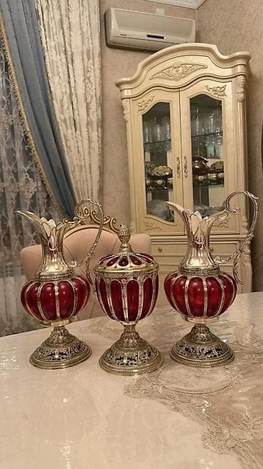 şuşə banka istehsalı: Qırmızı şüşə və metal işləməli 3-lü dekor dəsti - Tərkib: 2 ədəd iri — 2