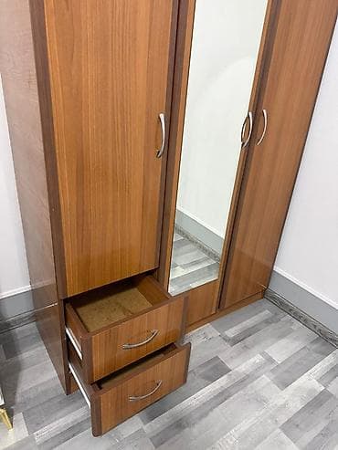 şkaflar ucuz: 3 qapılı, Güzgülü, Qəhvəyi, Taxta, Açılan, Düz dolab — 3