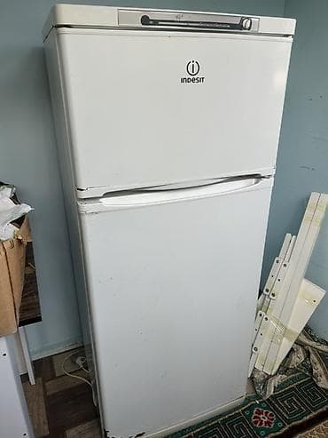 mini soyudu: İşlənmiş 2 qapılı Indesit Soyuducu Satılır, rəng - Ağ — 8