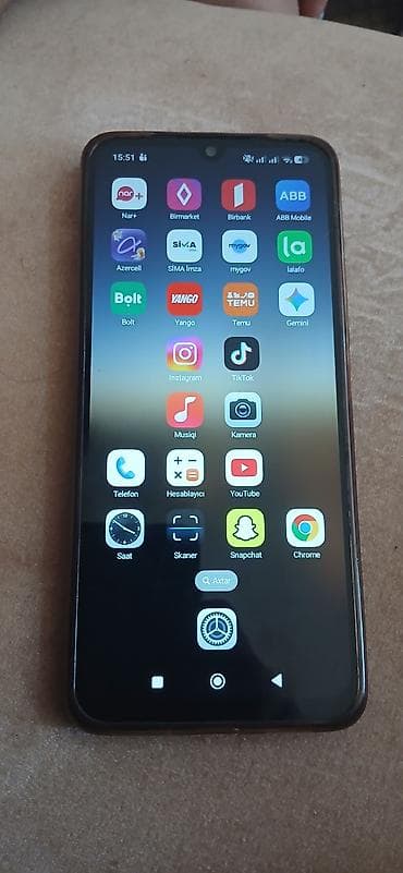 Redmi smartfon - Rəng: mavi gövdə, parlaq arxa panel - Arxa kamera