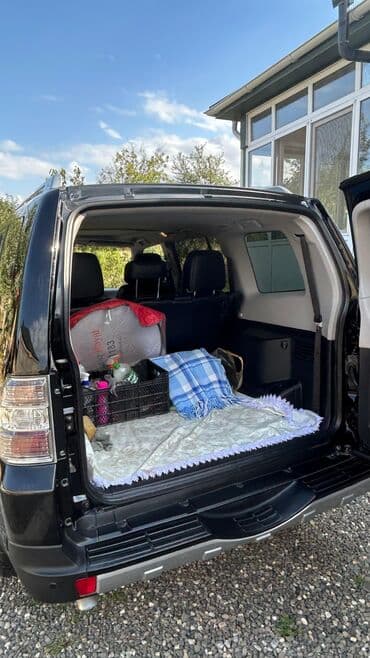 qoşqu lapet: Mitsubishi Pajero (IV nəsil) SUV - Gövdə: 5 qapılı, qara rəng, tam — 6