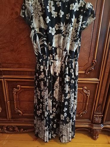Qadın maxi don - Rəng: qara əsas üzərində bej-ağ çiçəkli print -