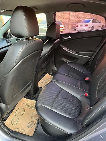 hundai disk: Hyundai Accent sedan - Kuzov: 4 qapılı sedan, boz rəng - Mühərrik — 6