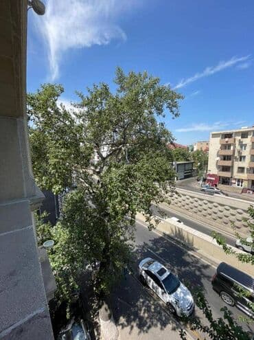 kirayə ev nizami: Gənclik metrosuna yaxin 5 mertebeli binanın 4-cu mərtəbəsində yerləşən — 5