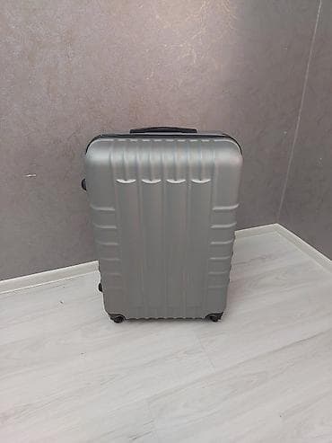 Sərt korpuslu səyahət çamadanı – gümüşü rəng. - Material: yüngül və