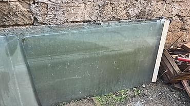Cam balkon şüşəsidi 3 ədəddi yaxşı vəzyətdə 1 i ortadan qırıqdı alan