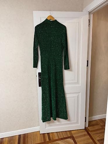 zumrud: Zümrüd-yaşıl rəngdə, parıltılı daşlı maxi ziyafət geyimi. - Parıldayan — 4