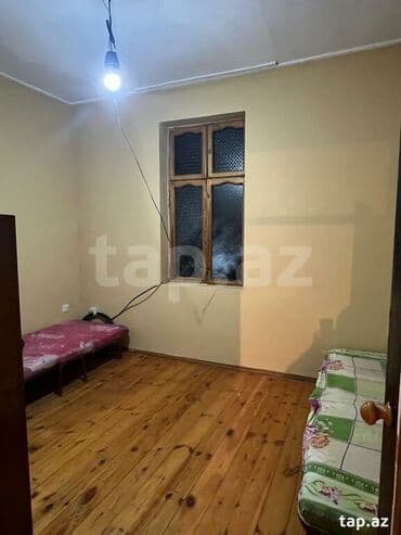 mikrorayon kiraye evler: Geniş və işıqlı otaqlardan ibarət mənzil. Taxta döşəmələr, hündür — 4