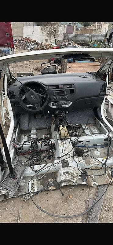volqa ehtiyat hisseleri: Kia Rio (2011–2016) kuzov və salon hissələri satışda – donor — 2
