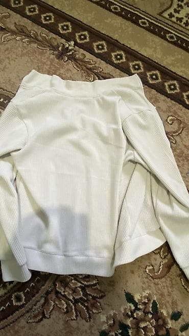 Ağ rəngli ribli sviter - Brend: MADO- Ölçü:XXL yenudi maxs 2 defe