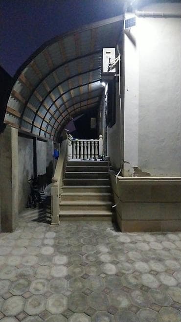 Həyət evi – Yaşıl dərədə yerləşir. 3 otaqlı evdir. Əşyalı satılır. 2