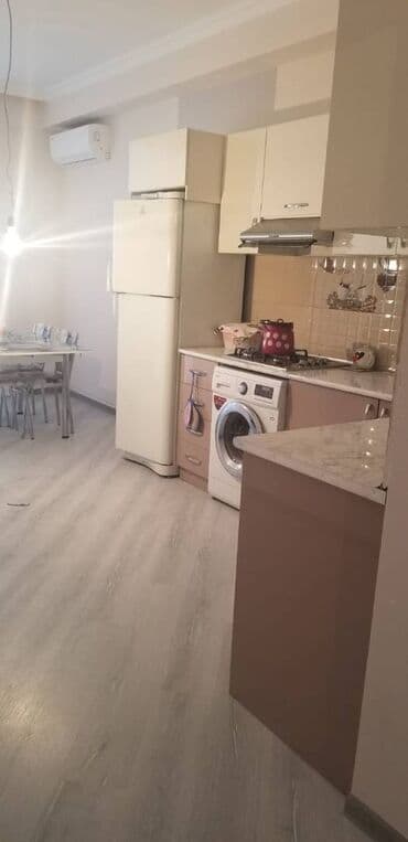 7 ci mikrorayon yeni tikili: Sumqayıtda bulvarda 8-mərtəbəli binanın, 7-ci mərtəbəsində, 100-kv — 9